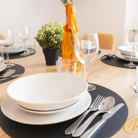 Nuccia Luxury And - Terrace, Bright Glass Lounge, 200mt To Metro-5min To Vatican, A-c Lejlighed