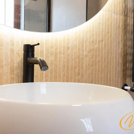 Nuccia Luxury And - Terrace, Bright Glass Lounge, 200mt To Metro-5min To Vatican, A-c Lejlighed