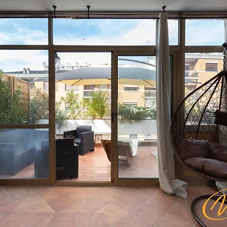 Nuccia Luxury And - Terrace, Bright Glass Lounge, 200mt To Metro-5min To Vatican, A-c Lejlighed