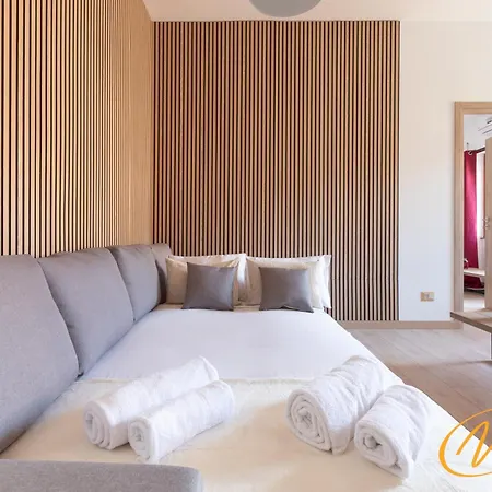 Nuccia Luxury And - Terrace, Bright Glass Lounge, 200mt To Metro-5min To Vatican, A-c Roma